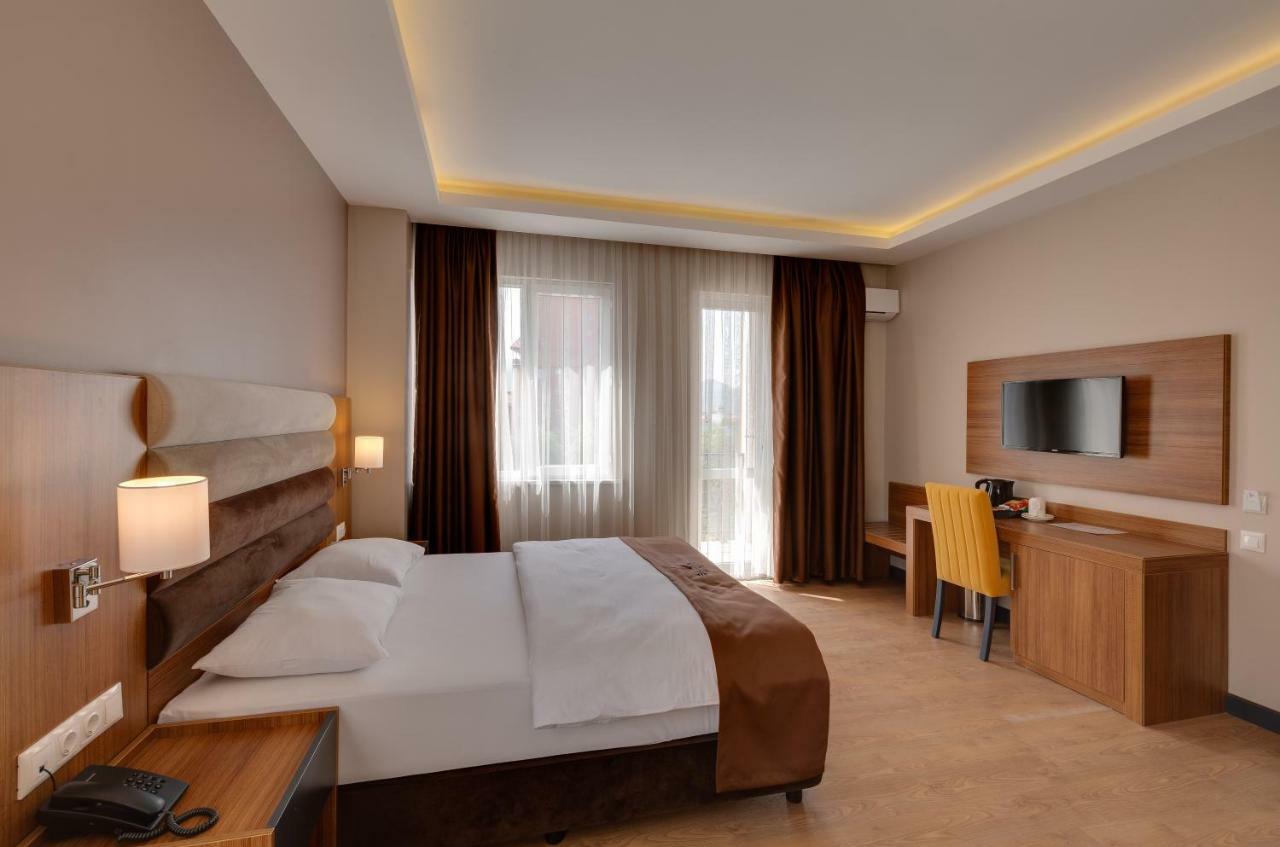 City Hotel Batumi Ngoại thất bức ảnh