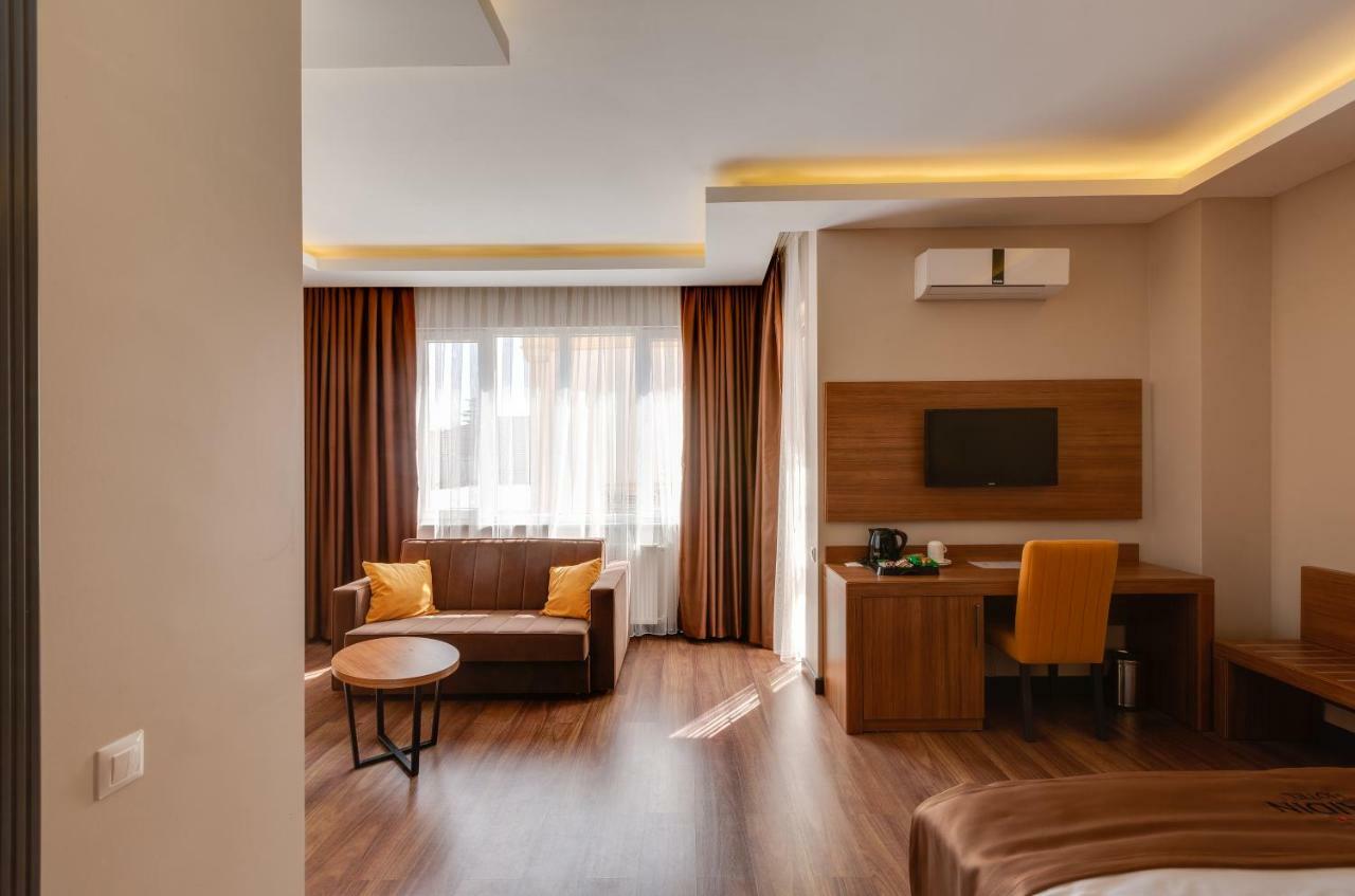 City Hotel Batumi Ngoại thất bức ảnh
