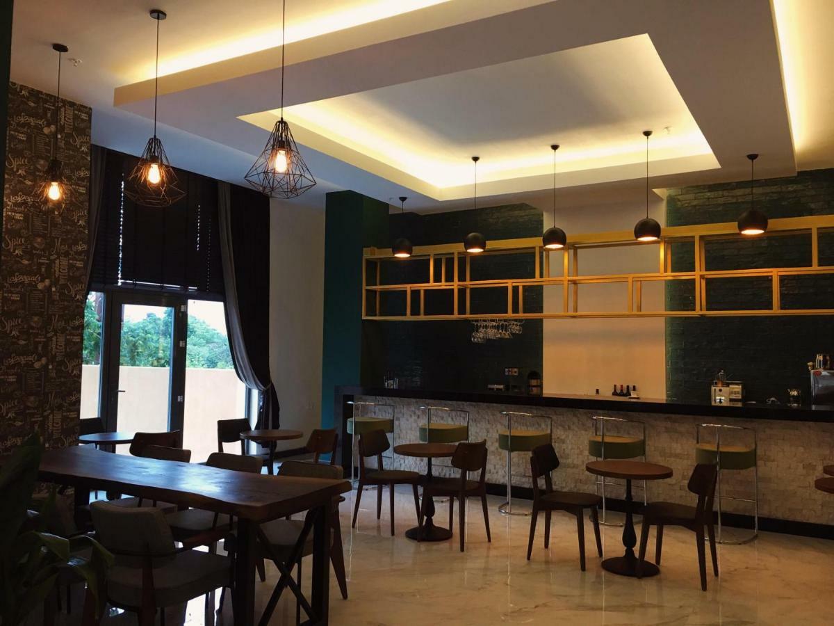 City Hotel Batumi Ngoại thất bức ảnh